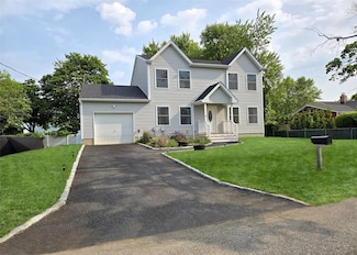 8 Narcissus Rd W, Mastic Beach, NY 11951
