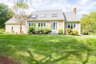 11 Weymouth Dr, Bedford, NH 03110