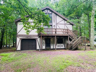 4243 Woodacres Dr, East Stroudsburg, PA 18301