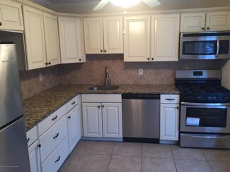 60 County Rd Unit I49, Cliffwood, NJ 07721