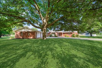 15502 Kitty Hawk Dr, Waller, TX 77484