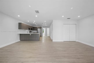349 NW 40th St Unit 203, Oakland Park, FL 33309