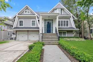 1029 New McNeil Ave, Lawrence, NY 11559