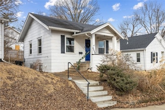 1021 16th St NE, Cedar Rapids, IA 52402