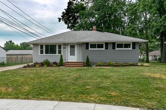 1019 Richard Ct, Wickliffe, OH 44092