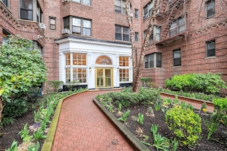 69-40 Yellowstone Blvd Unit 620, Forest Hills, NY 11375