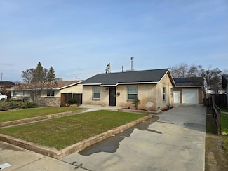 335 Oxford Ave, Clovis, CA 93612