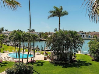 400 Park Shore Dr Unit 304, Naples, FL 34103