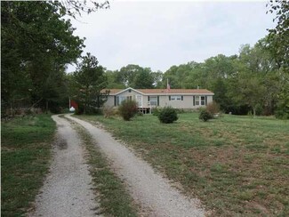 1249 N Eden Rd, Milton, KS 67106