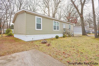 2314 Shamrock Ln, Muskegon, MI 49442