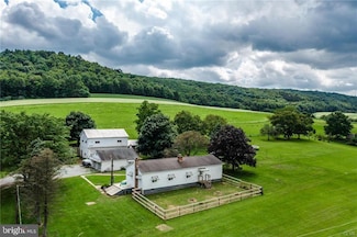 904 Penn Dr, Tamaqua, PA 18252