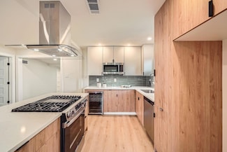 901 E 55th St, Austin, TX 78751