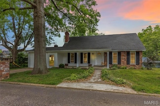 111 Holman St, Washington, MO 63090