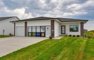5401 167th St, Urbandale, IA 50323