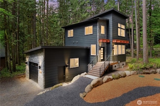 7467 Canyon View Dr, Deming, WA 98244