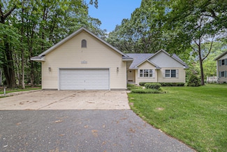 1662 Ramona Dr, Manistee, MI 49660