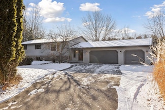 839 Moonbeam Rd W, Hudson, WI 54016