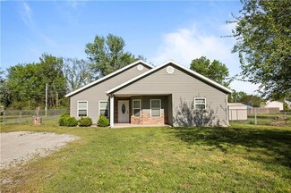 408 Wyandotte Ave, Baxter Springs, KS 66713