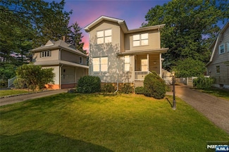 130 7th St, Cresskill, NJ 07626
