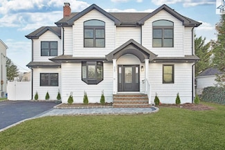 15 Cottage Blvd, Hicksville, NY 11801