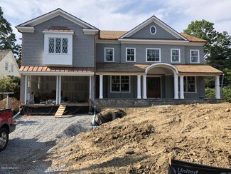 14 Winthrop Dr, Riverside, CT 06878