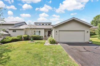 16 Thistle Hollow, Avon, CT 06001