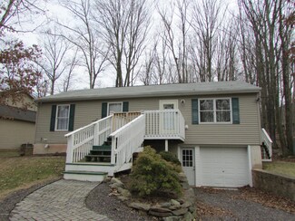 165 Edge Rock Dr, Drums, PA 18222