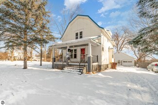 624 N River Ave, Alma, MI 48801