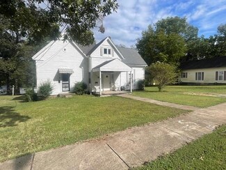 205 S Blakemore St, Paris, TN 38242