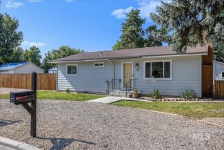 115 E 2nd St N, Middleton, ID 83644