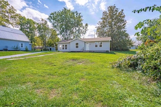 613 W 6th St, Bicknell, IN 47512