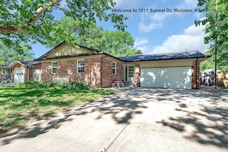 1211 Sunset Dr, Mulvane, KS 67110