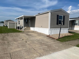 402 Doris Rd, Pataskala, OH 43062