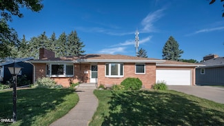2036 Catherine Dr, Bismarck, ND 58501