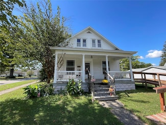 716 Cedar St, Centralia, IL 62801