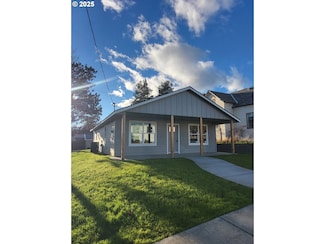 203 4th St, Moro, OR 97039