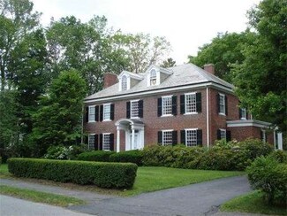 35 Clovelly Rd, Wellesley Hills, MA 02481