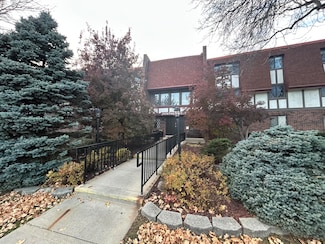 5253 N Lovers Lane Rd Unit 204, Milwaukee, WI 53225