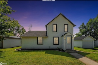 132 Green St, Center Point, IA 52213