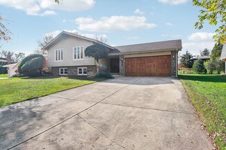 8S074 Adams St, Darien, IL 60561