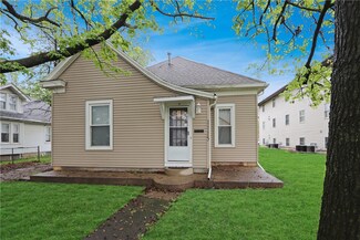 1115 4th St, Charleston, IL 61920
