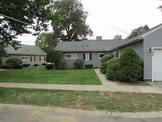 146 Horseshoe Dr, Chicopee, MA 01022