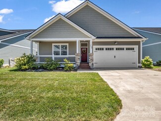 200 Leyland Cir, Hendersonville, NC 28792