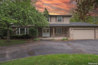 6868 Vachon Dr, Bloomfield Hills, MI 48301