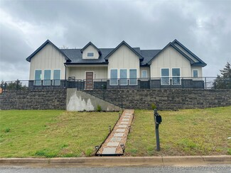 425 E 48th Ct, Sand Springs, OK 74063