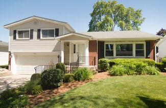 1826 E Sitka Ln, Mount Prospect, IL 60056