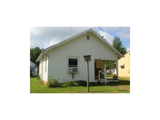 512 W 3rd Ave, Garnett, KS 66032