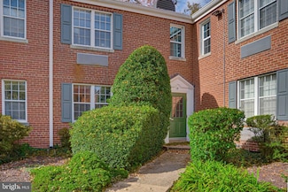 18 Auburn Ct Unit A, Alexandria, VA 22305