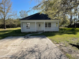 213 Woodrow St, Tabor City, NC 28463