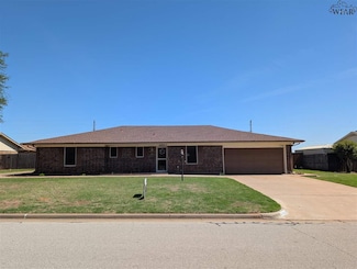 1035 Jan Lee Dr, Burkburnett, TX 76354